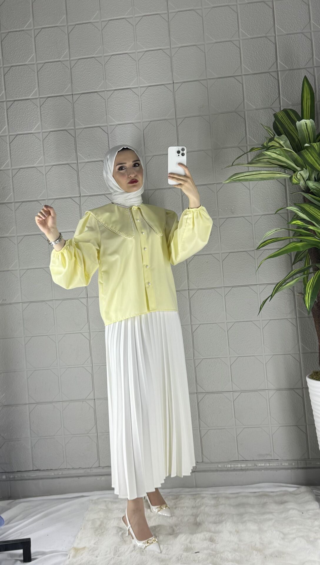 BEBE Yaka Model İnci Detay Gömlek - Sarı