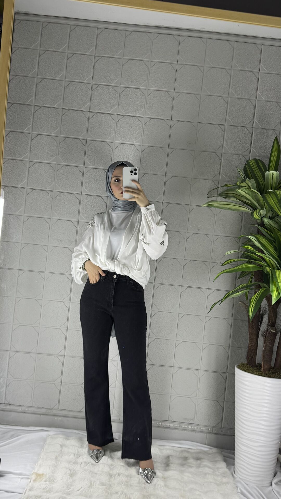 Detay Taşlı Kot Siyah Pantolon