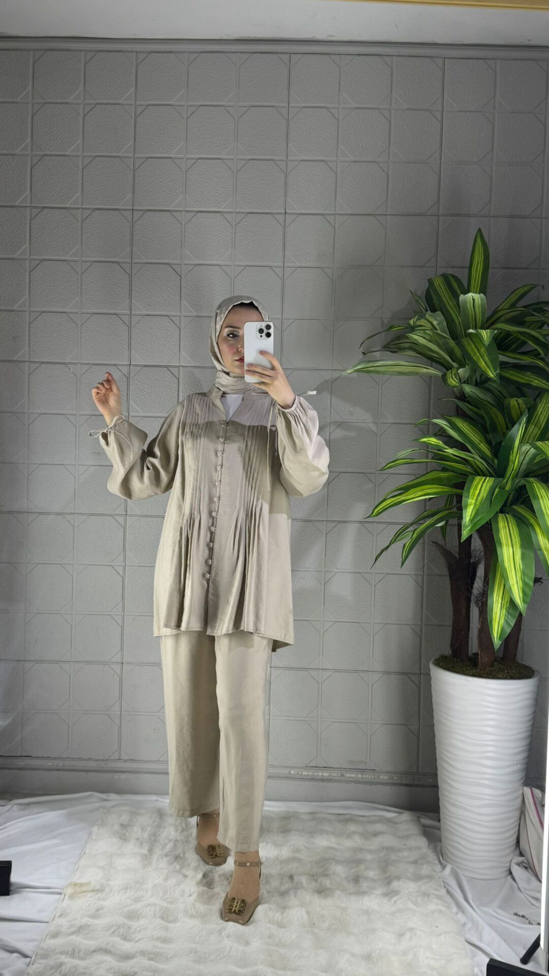 Biritli Model Pantolonlu Takım - Bej