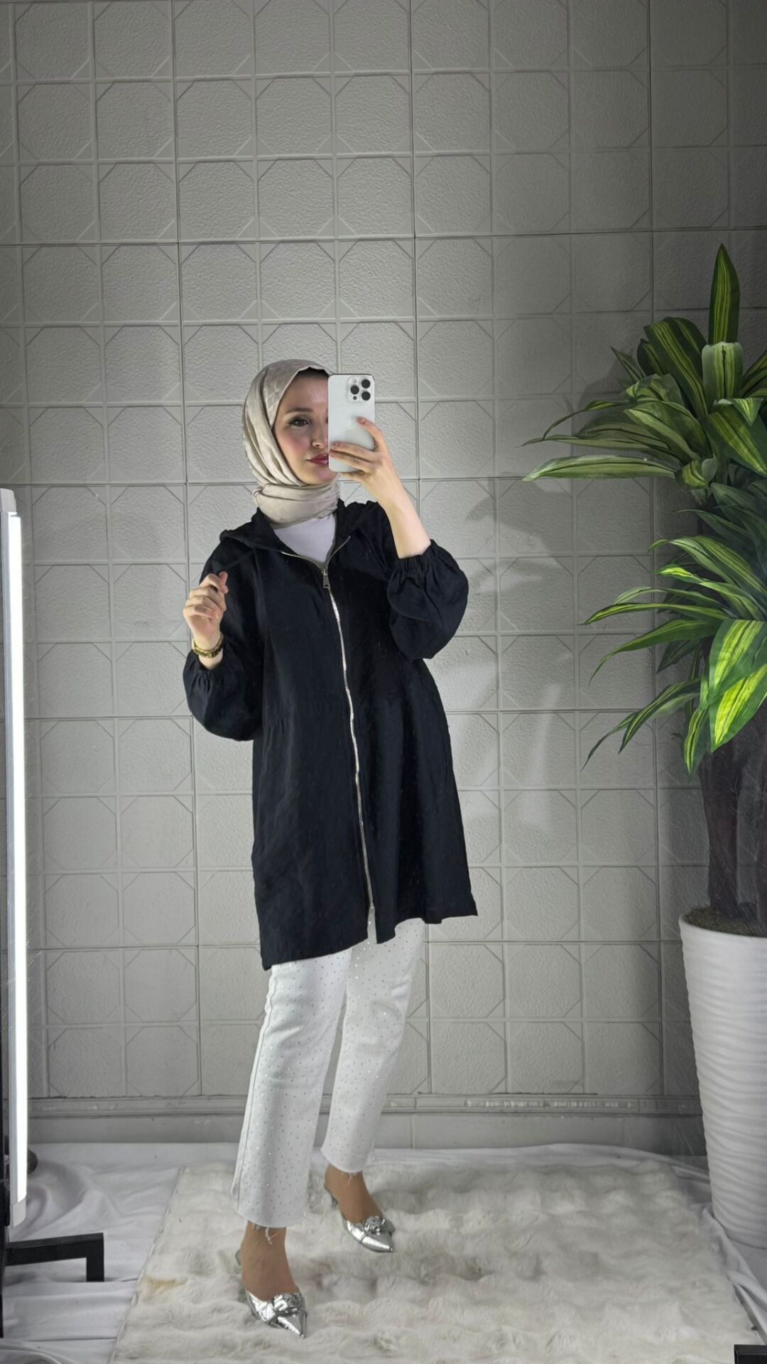 İşlemeli Fermuarlı Kap Model - Siyah